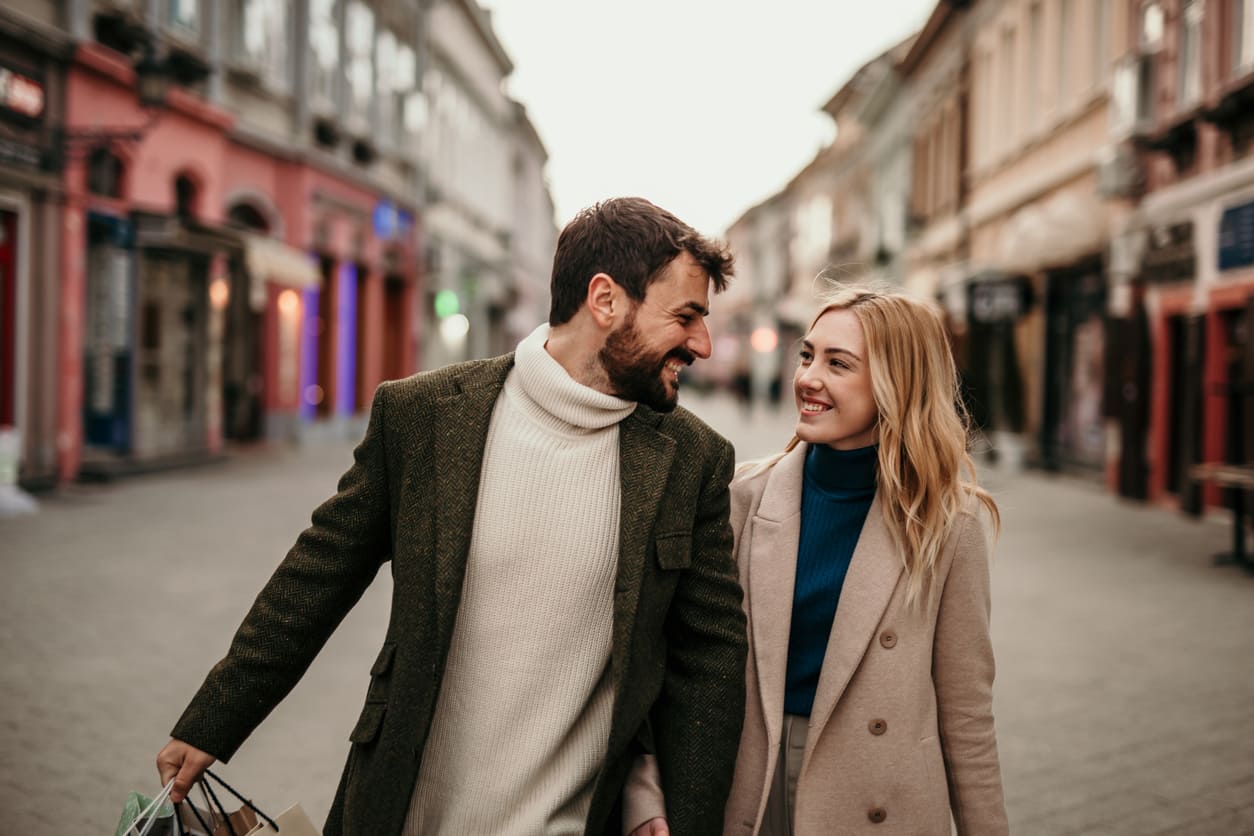 Eurolife blog - couple walking on the street during a winter trip