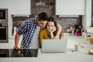 social wall - eurolife - couple with laptop