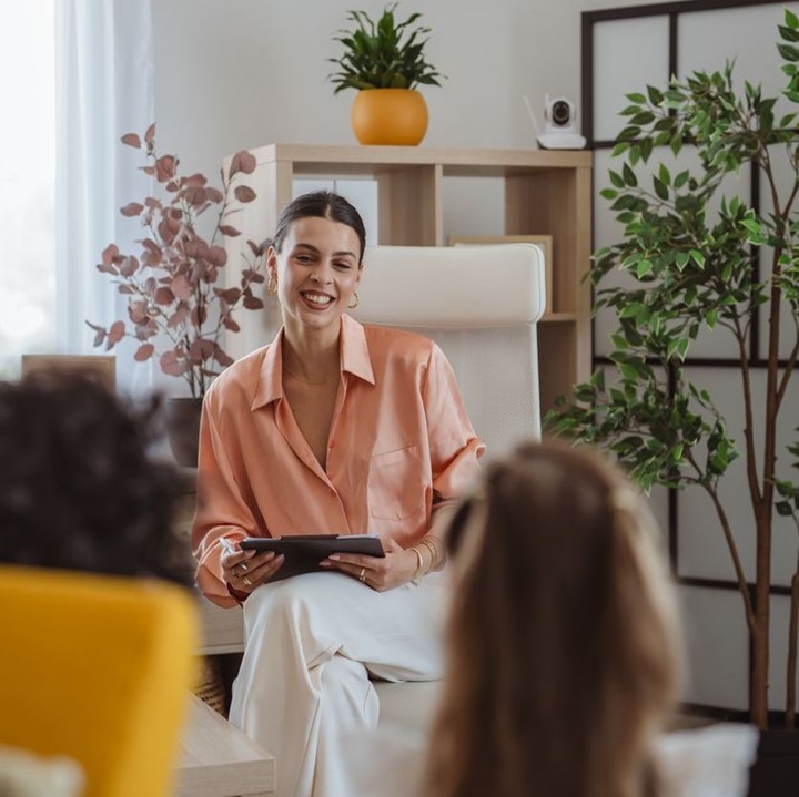 Μικρό κορίτσι σε συνεδρία με ψυχολόγο